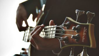 エレキベース（ギター）のネック調整方法のアイキャッチ画像